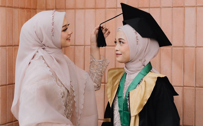 Alumni Inspiratif: Keteguhan Hati Hantarkan Sang Adik Jadi Sarjana